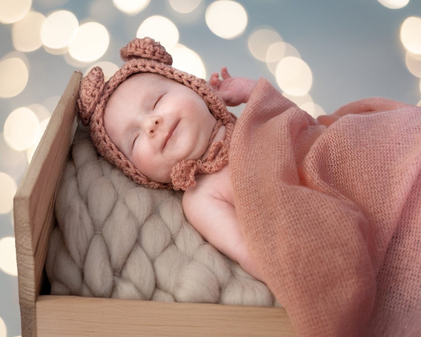 Baby in Bettchen Fotografie Neugeborenes Fotografie Allgäu, Caro's Fotostüble Allgäu