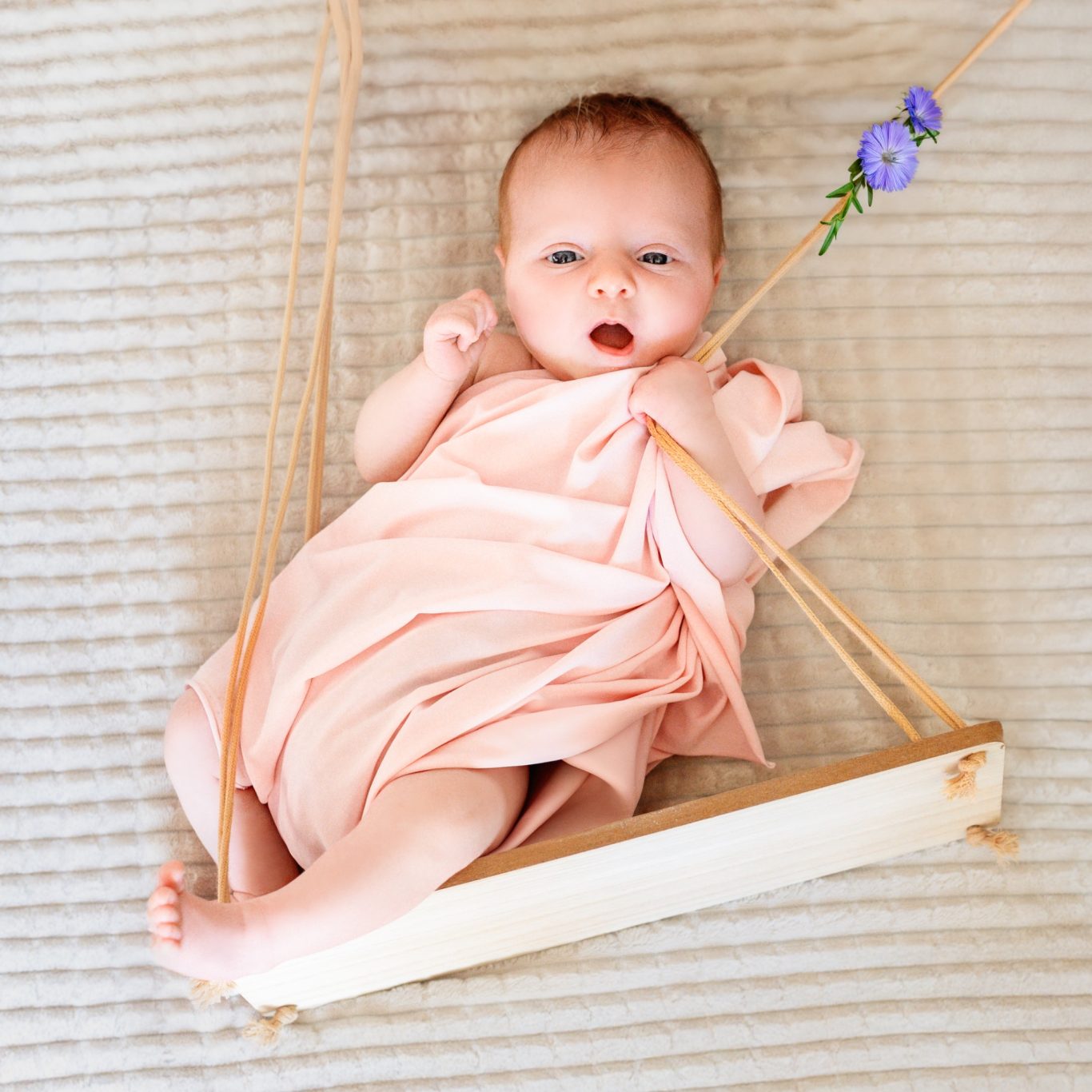 Baby Fotoshooting Schaukel Newborn Fotografie Allgäu, Caro's Fotostüble Allgäu